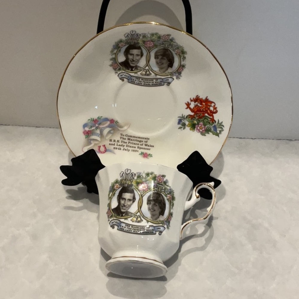 Vintage Elizabethan Staffordshire Coronation Cup & Saucer